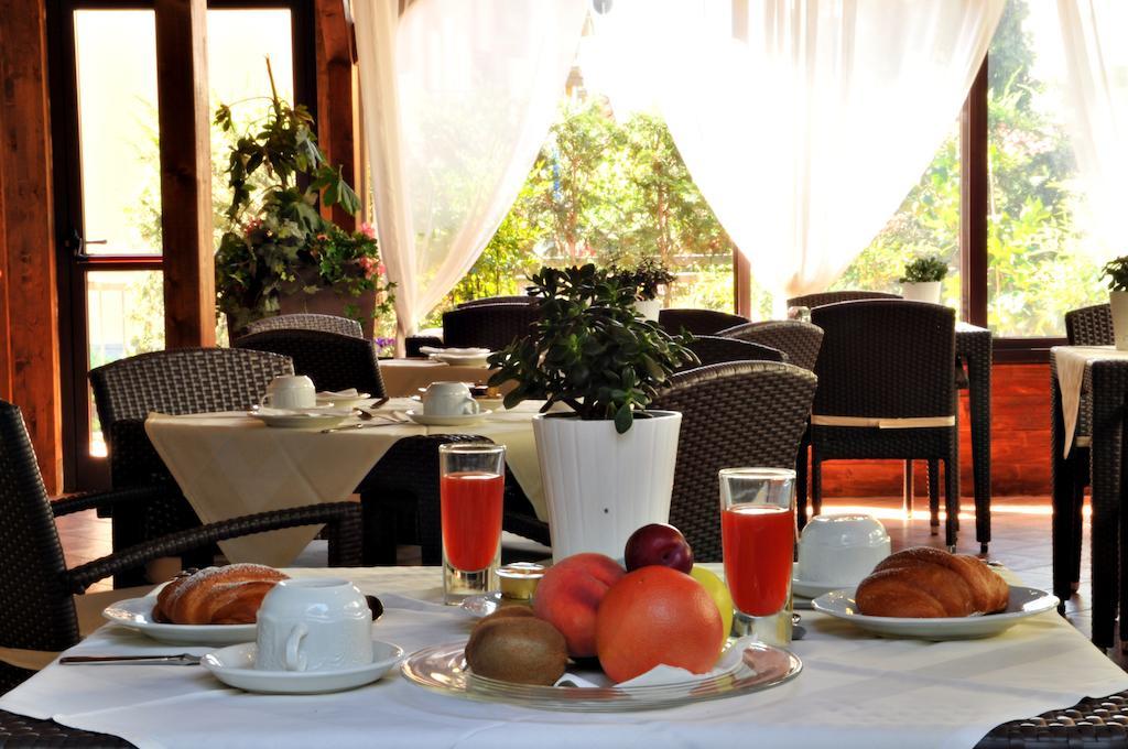 Hotel Ferro Di Cavallo Pavullo nel Frignano Bagian luar foto